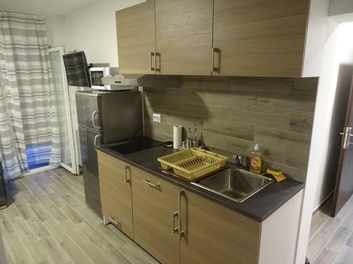 Apartmani Mabele Паг Екстериор снимка